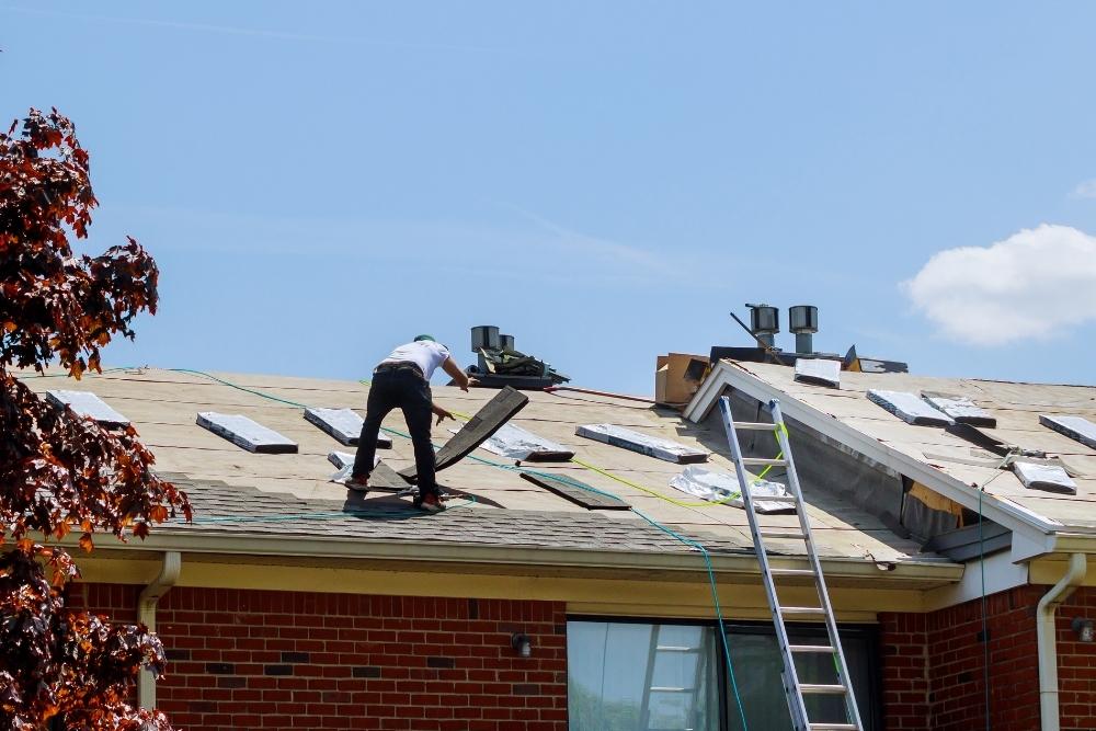 How to Get Your Homeowners Insurance to Cover a New Roof